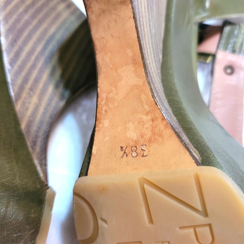 Heels - Picture 6 of 9